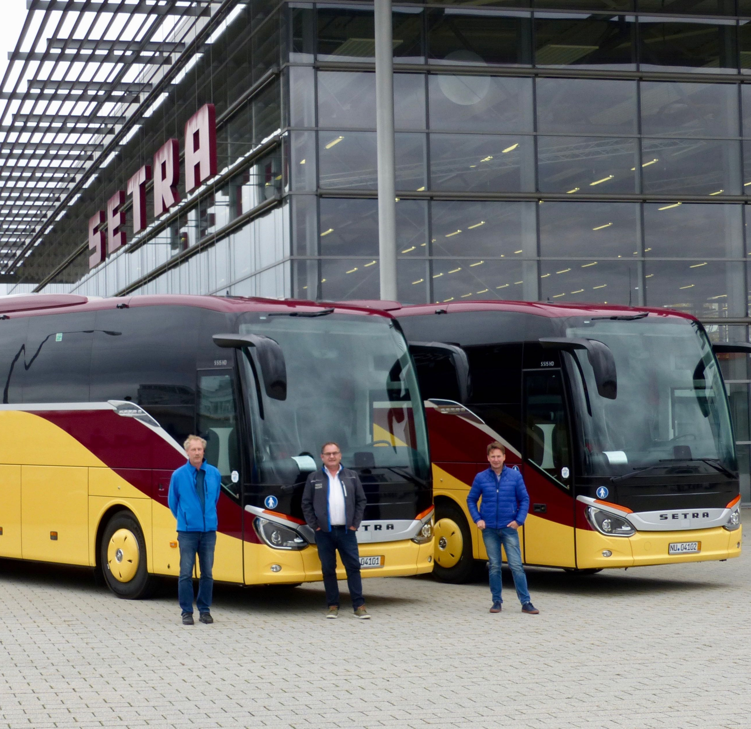 Hermann Hock GmbH holt zwei neue Reisebusse ab